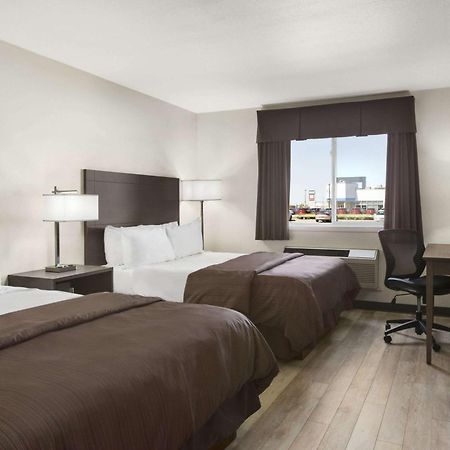 Days Inn By Wyndham Steinbach Exterior foto