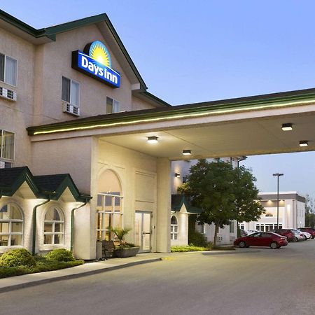 Days Inn By Wyndham Steinbach Exterior foto