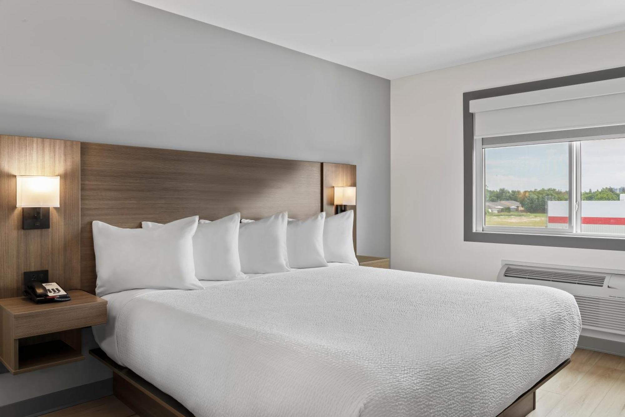 Days Inn By Wyndham Steinbach Exterior foto