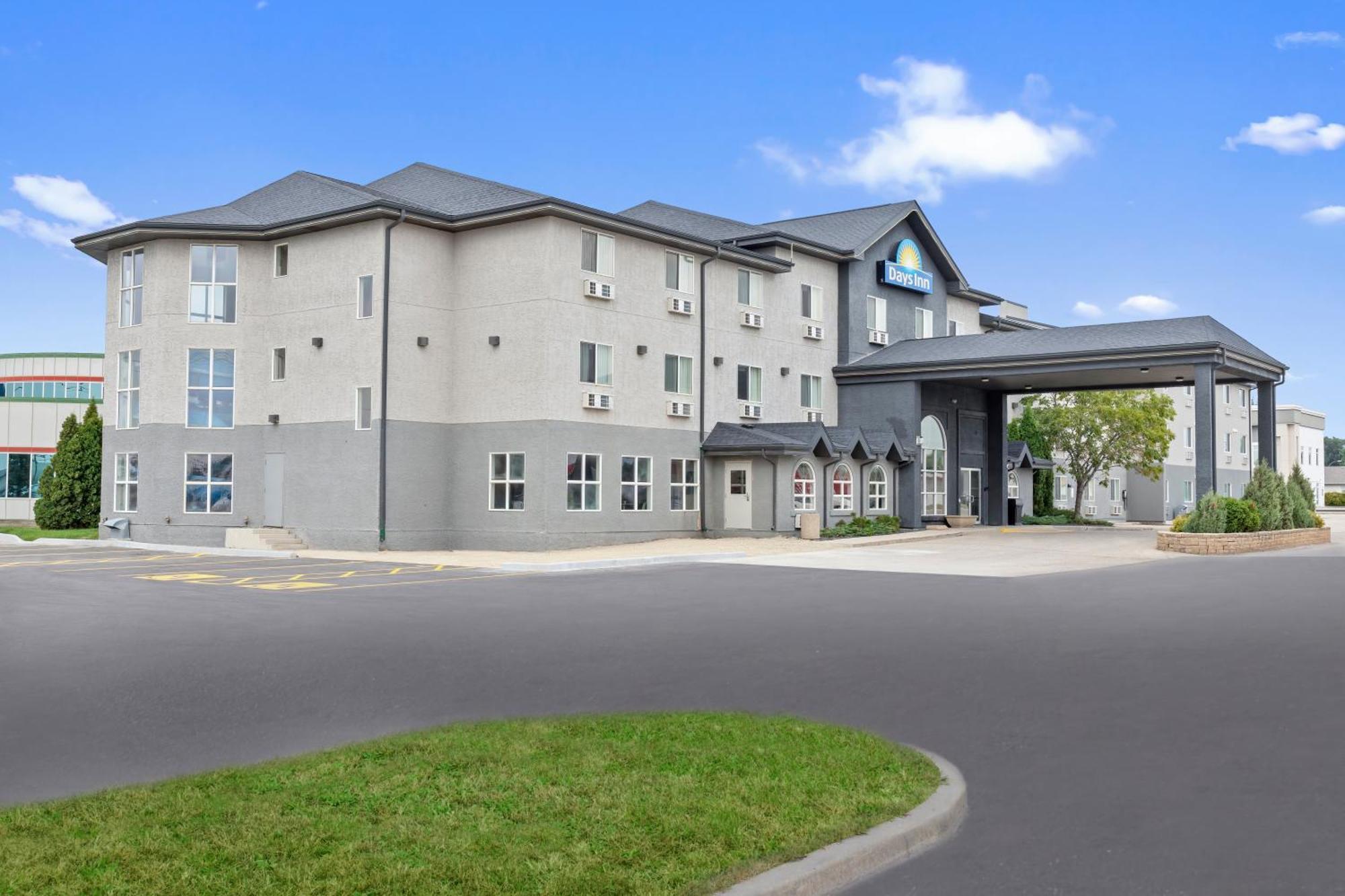 Days Inn By Wyndham Steinbach Exterior foto