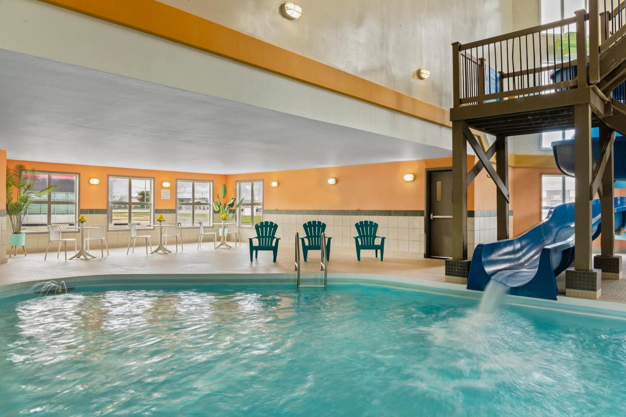 Days Inn By Wyndham Steinbach Exterior foto