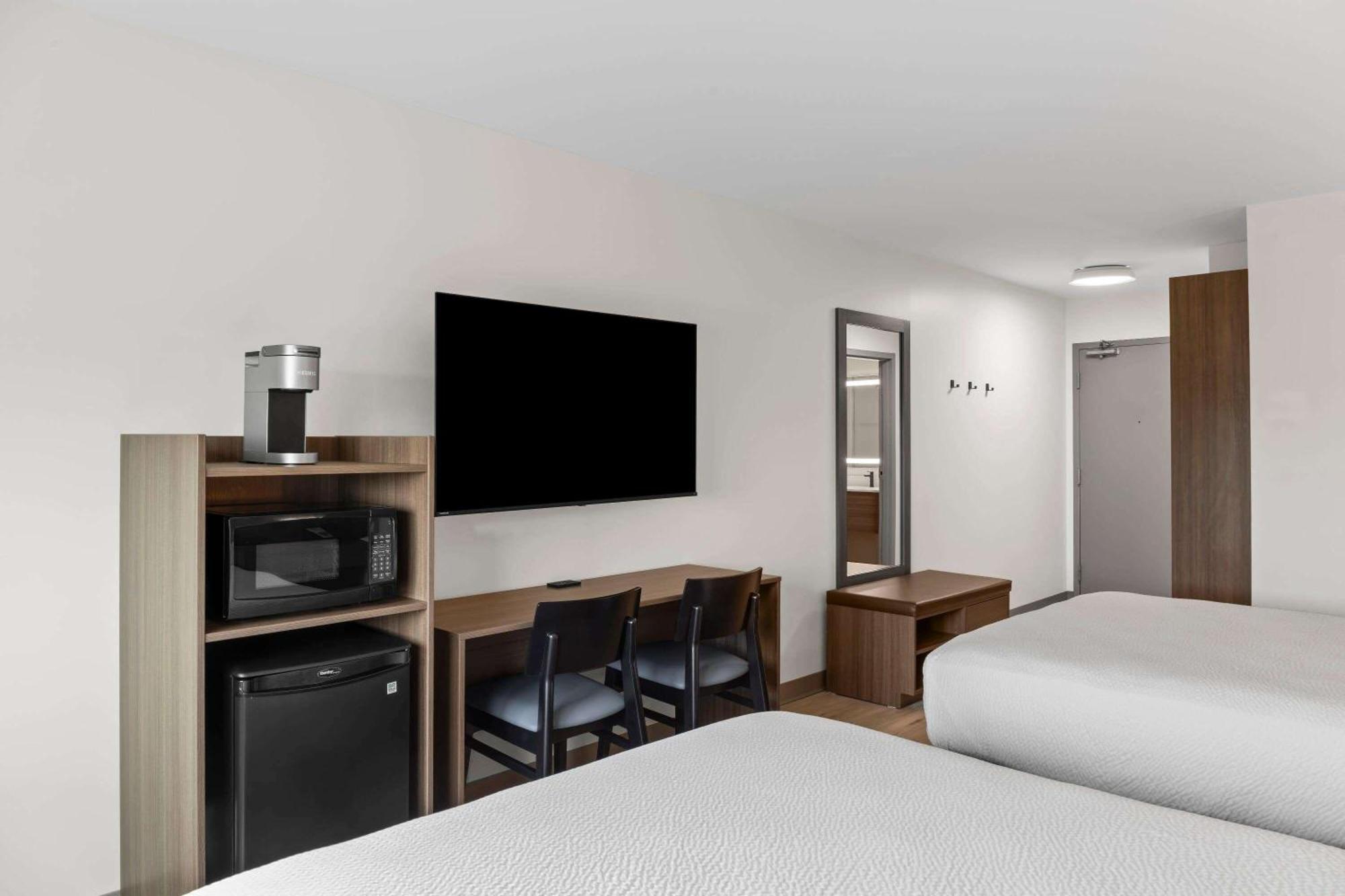 Days Inn By Wyndham Steinbach Exterior foto