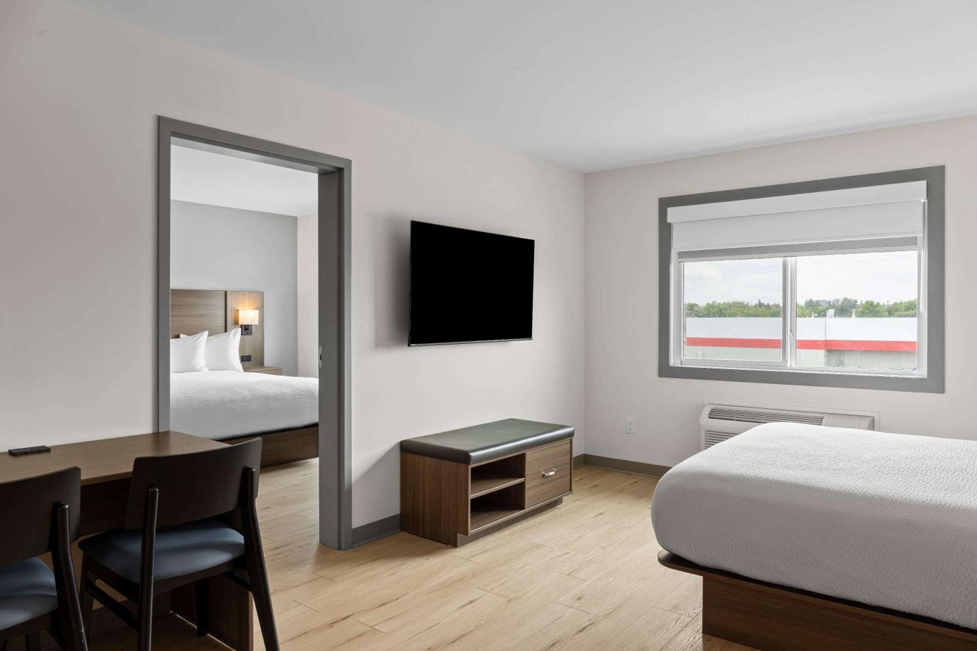 Days Inn By Wyndham Steinbach Exterior foto
