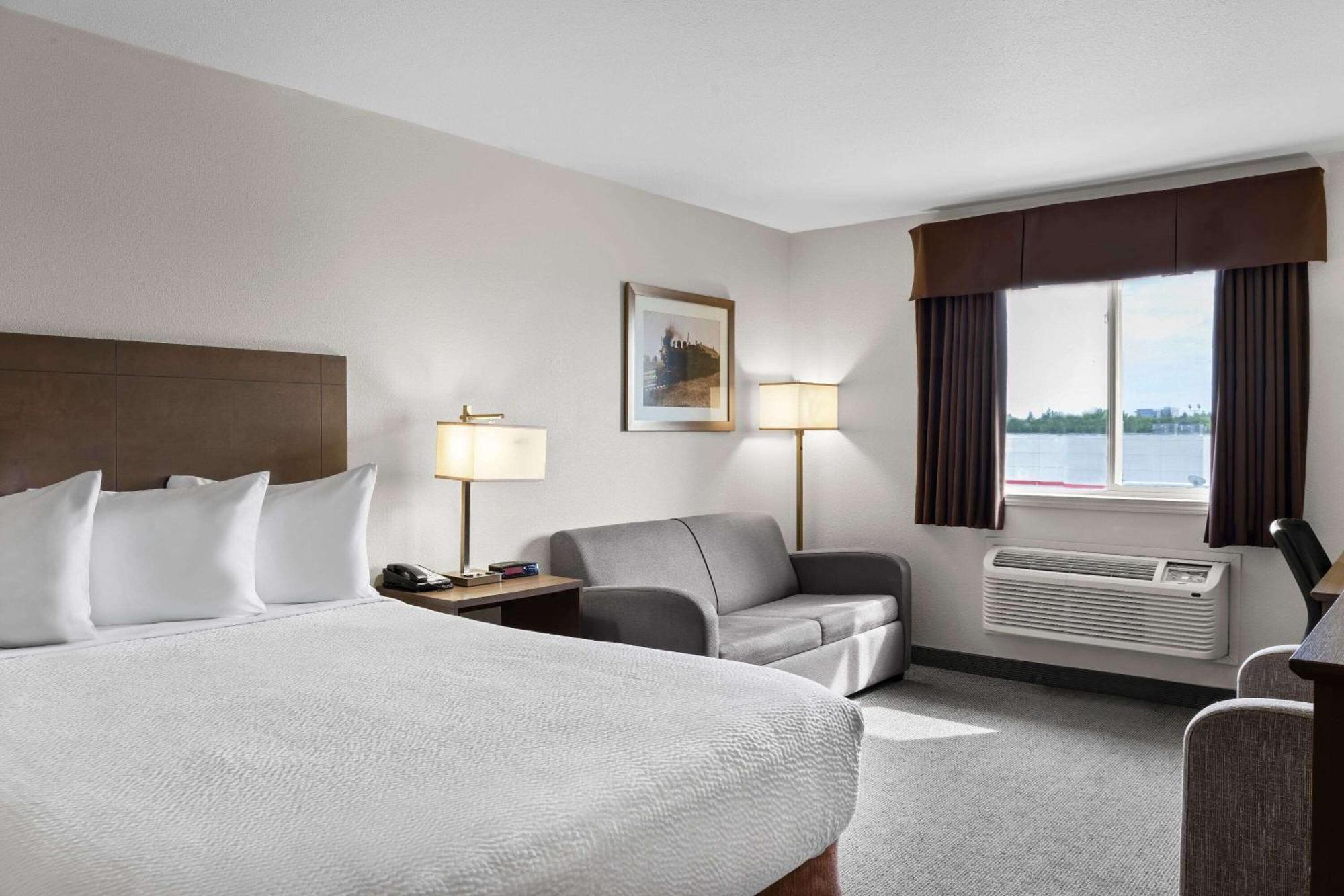 Days Inn By Wyndham Steinbach Exterior foto