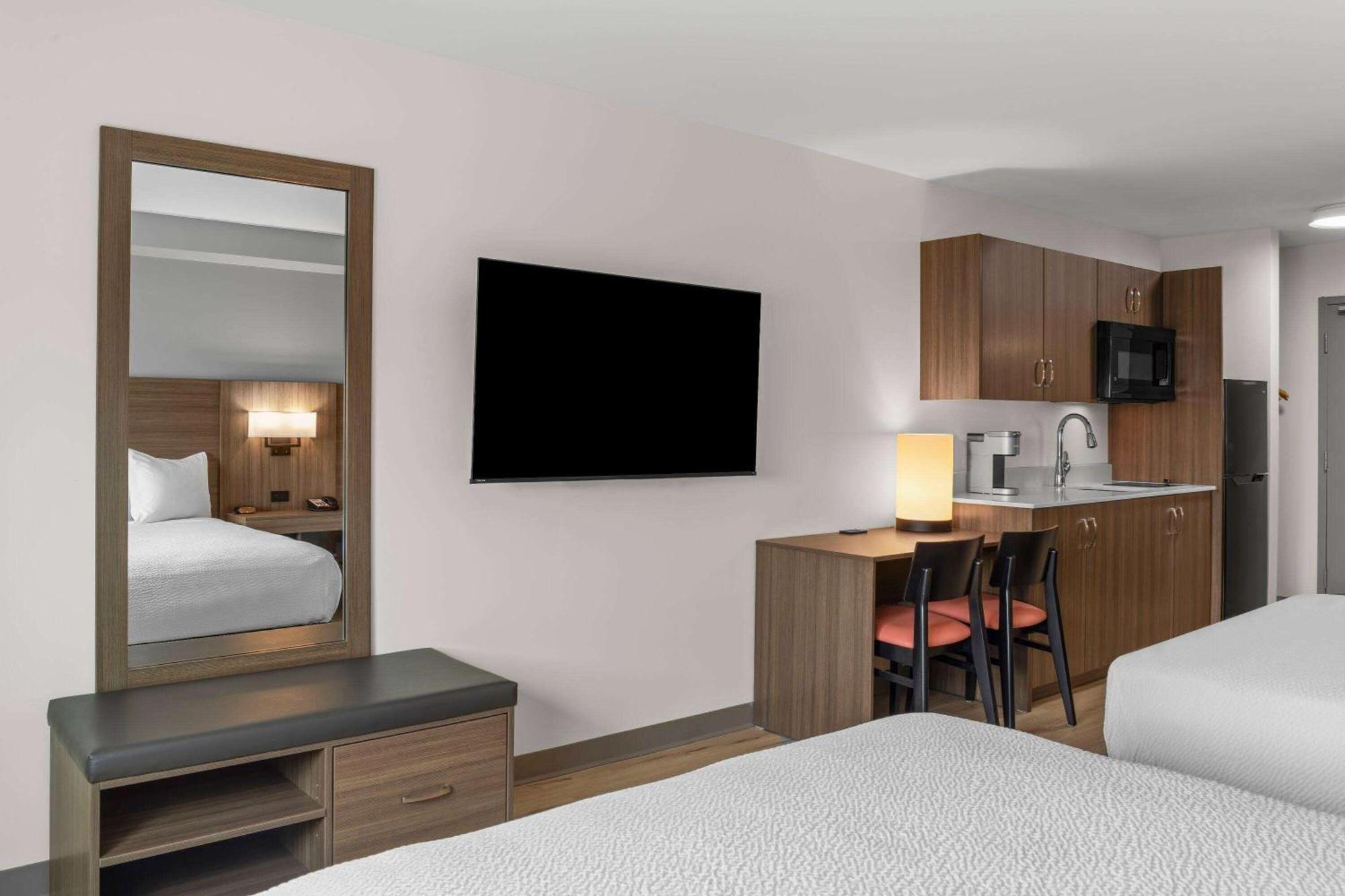 Days Inn By Wyndham Steinbach Exterior foto