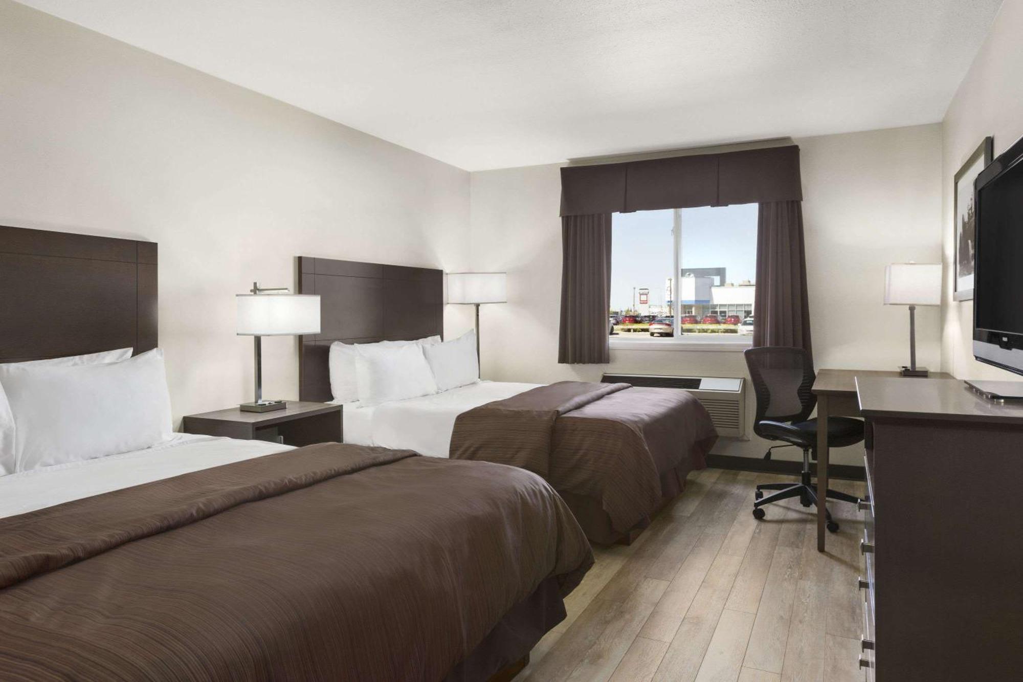Days Inn By Wyndham Steinbach Exterior foto