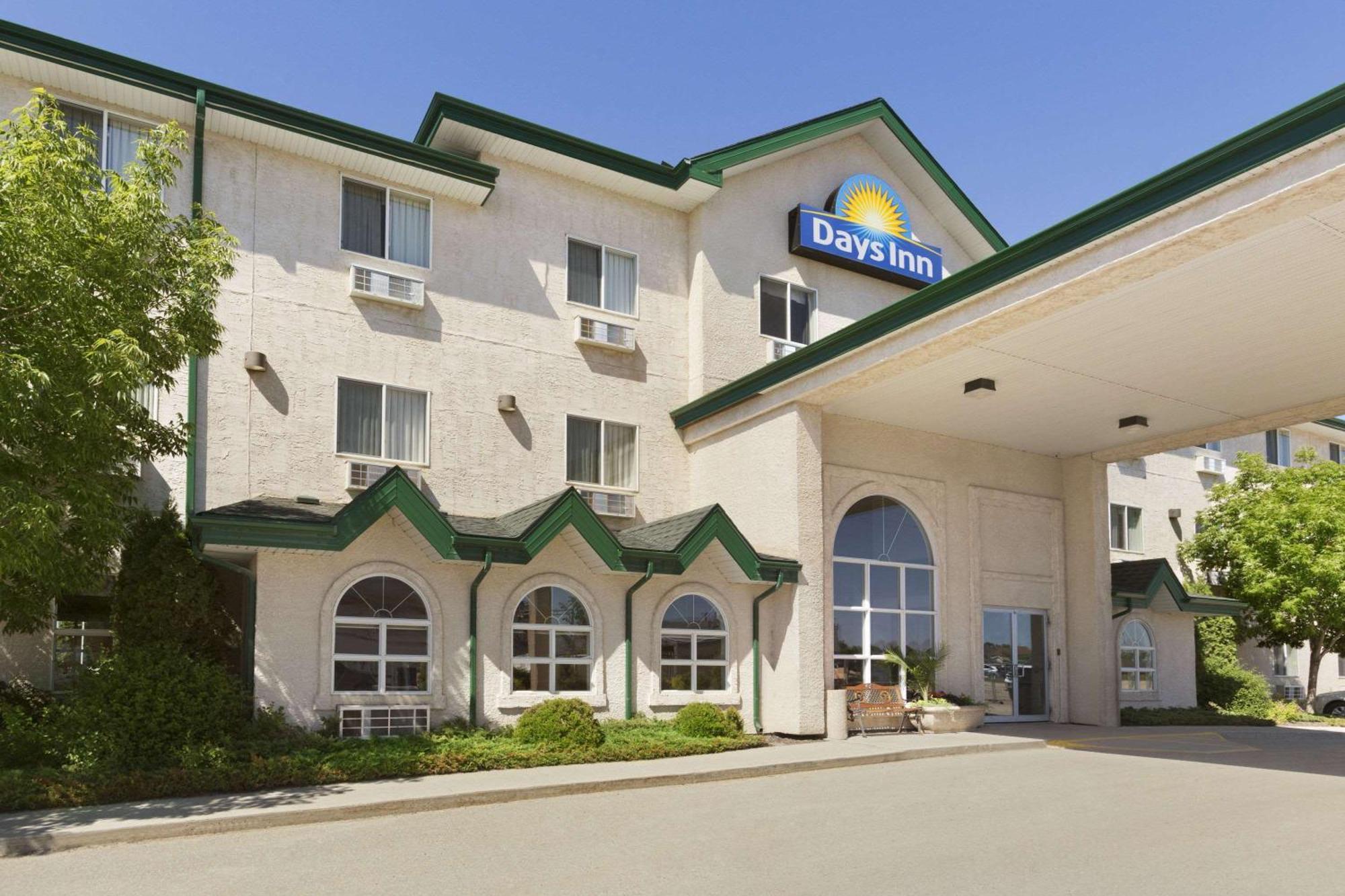 Days Inn By Wyndham Steinbach Exterior foto